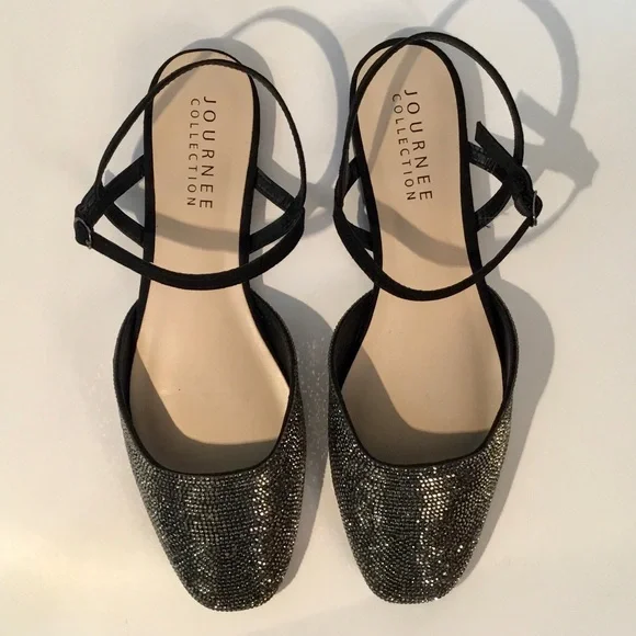 Journee Collection ‘Nysha’ Sandal Flats - Picture 7 of 16